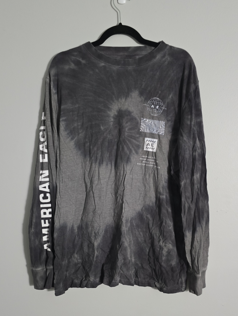 American Eagle Outfitters Black & Gray Tie-Dye Long Sleeve Graphic Tee